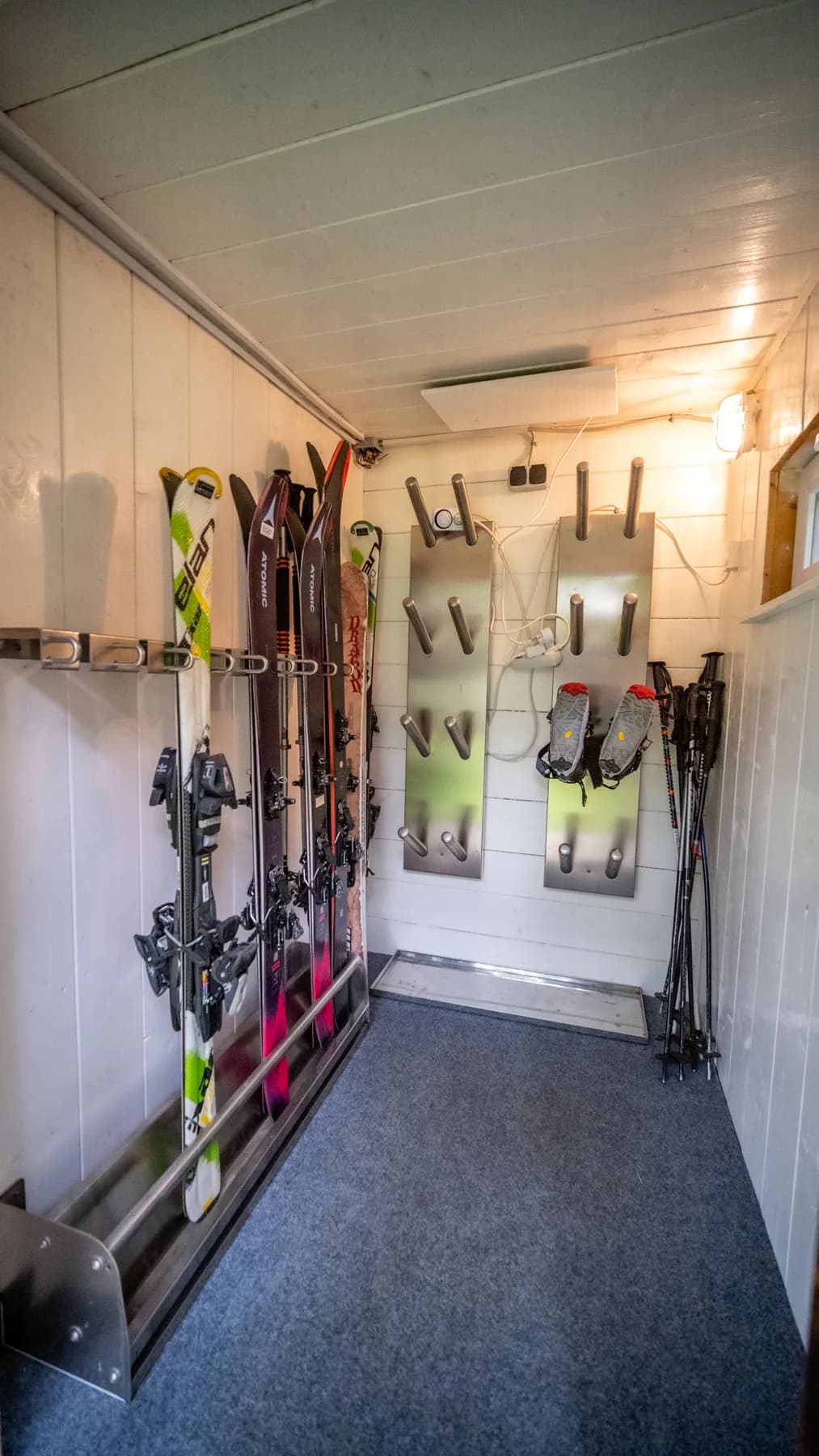 Skiraum mit Skiablage und Schuhtrockner im Haus Roswitha
